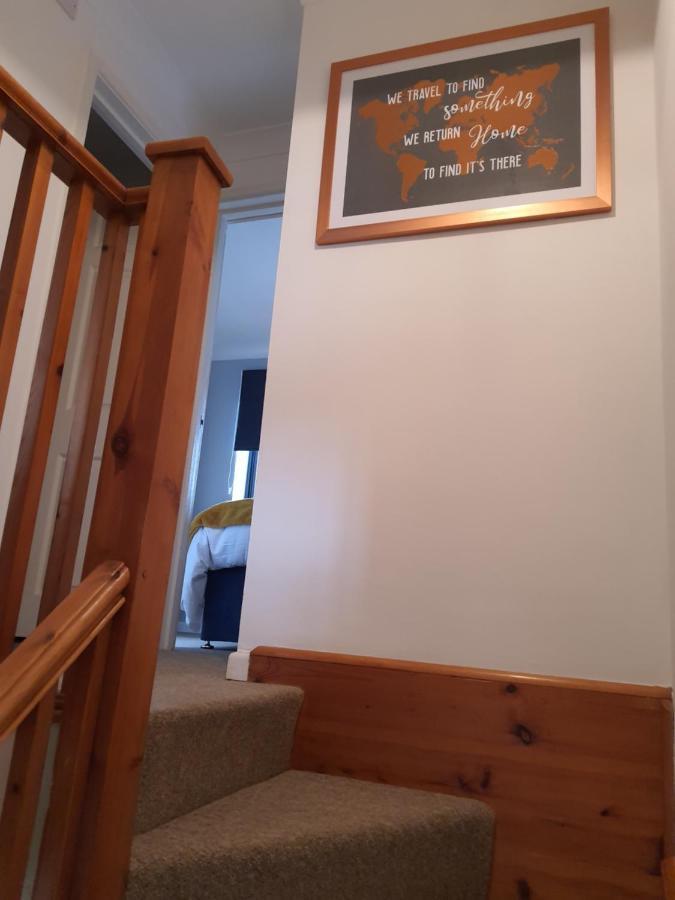 Country Style, 2 Bedroom House, Parking And Superb Location NWI Buitenkant foto