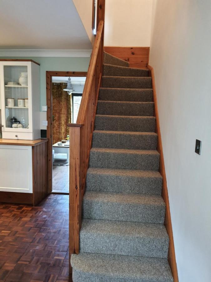 Country Style, 2 Bedroom House, Parking And Superb Location NWI Buitenkant foto